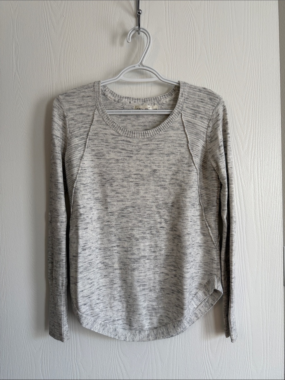 RD Style Heathered Light Gray Crew Neck Sweater